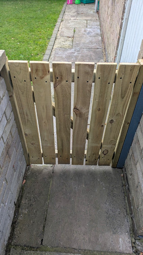 Wood natural vertical slatted - natural,